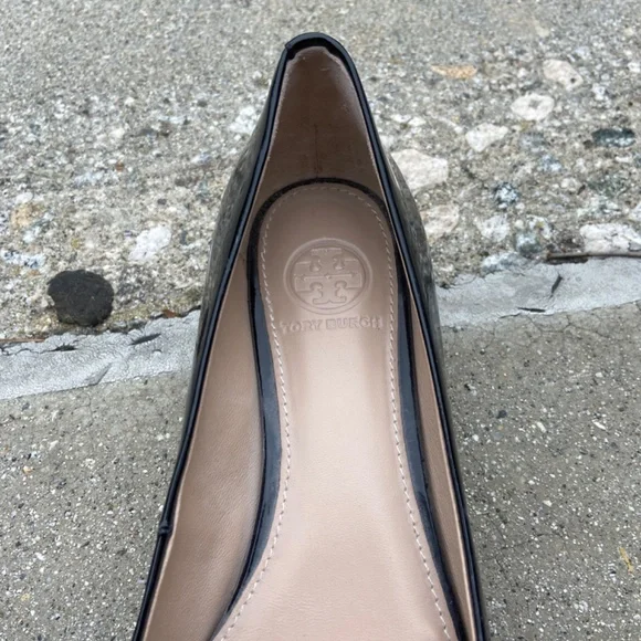 TORY BURCH GIGI FLATS BLACK PATENT LEATHER SHOES LOAFERS SZ 7